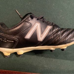 New balance 442 kangeroo leather soccer cleats size 7.